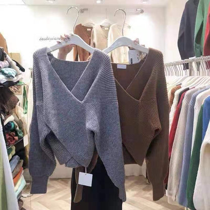 Vネッククロスデザインゆるニット