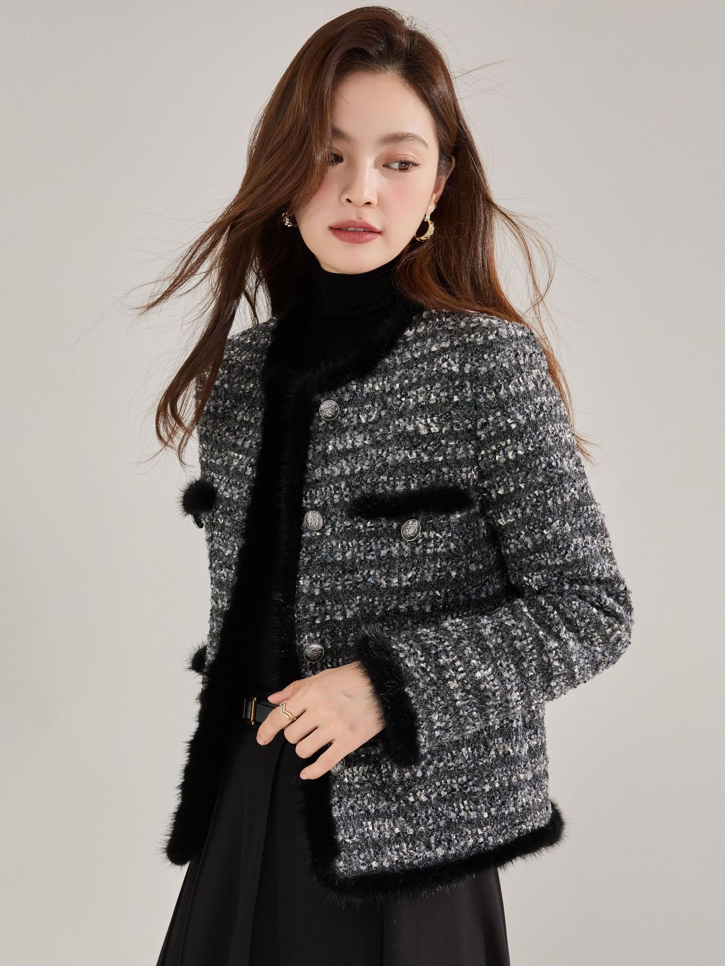 ミンクヘアステッチ付きショート丈ノーカラーツイードジャケット