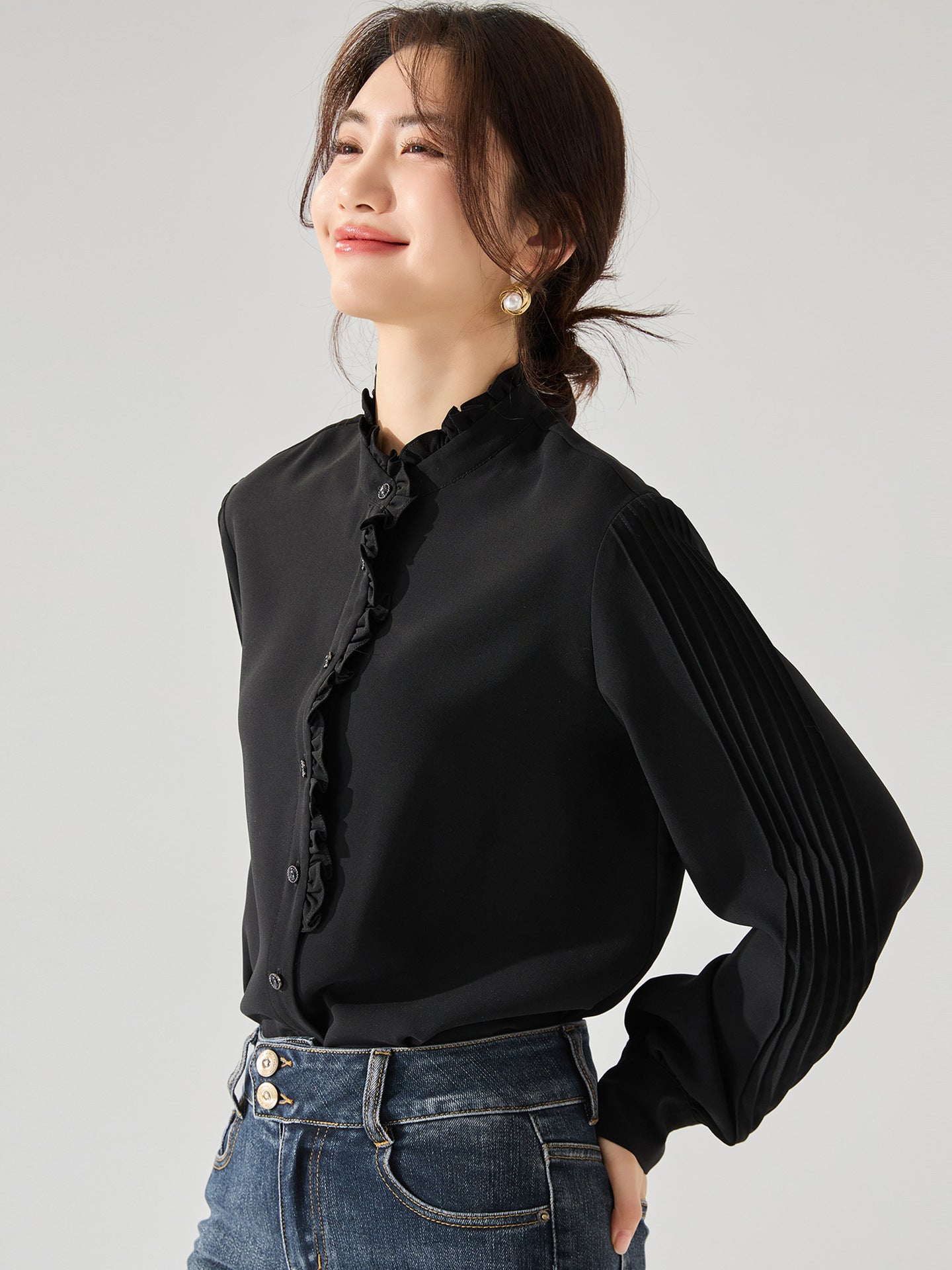 プリーツスリーブ×フリルスタンドカラーブラウス