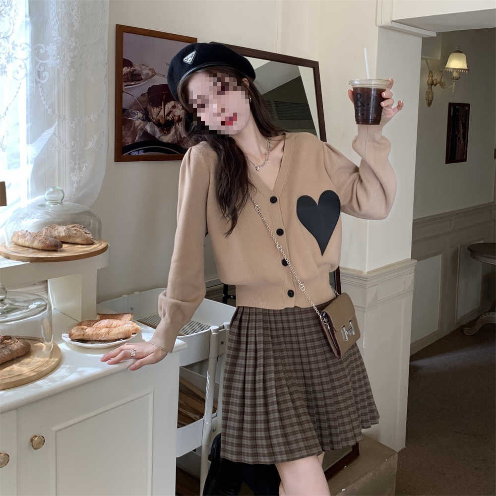 ハートワンポイントVネックニットカーディガン