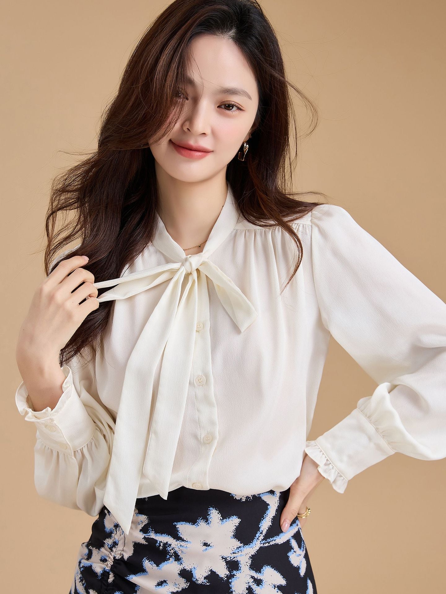 ボウタイ付きシフォンブラウス