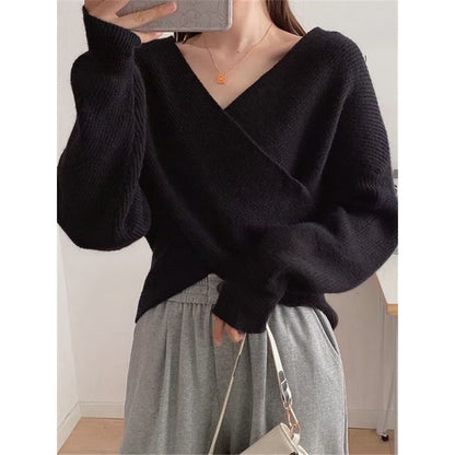 Vネッククロスデザインゆるニット