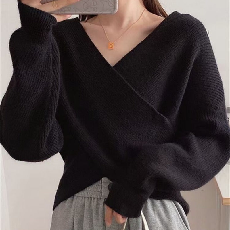 Vネッククロスデザインゆるニット