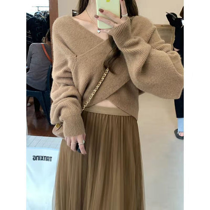 Vネッククロスデザインゆるニット