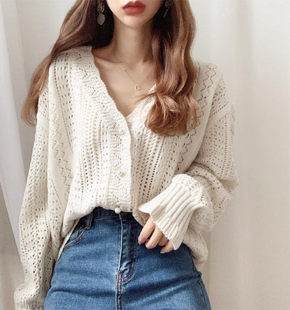 パールボタンVネック透かし編みニットカーディガン