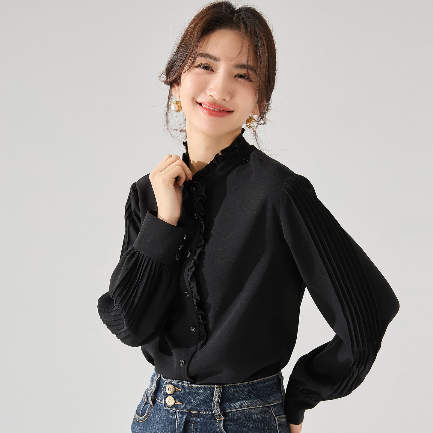 プリーツスリーブ×フリルスタンドカラーブラウス