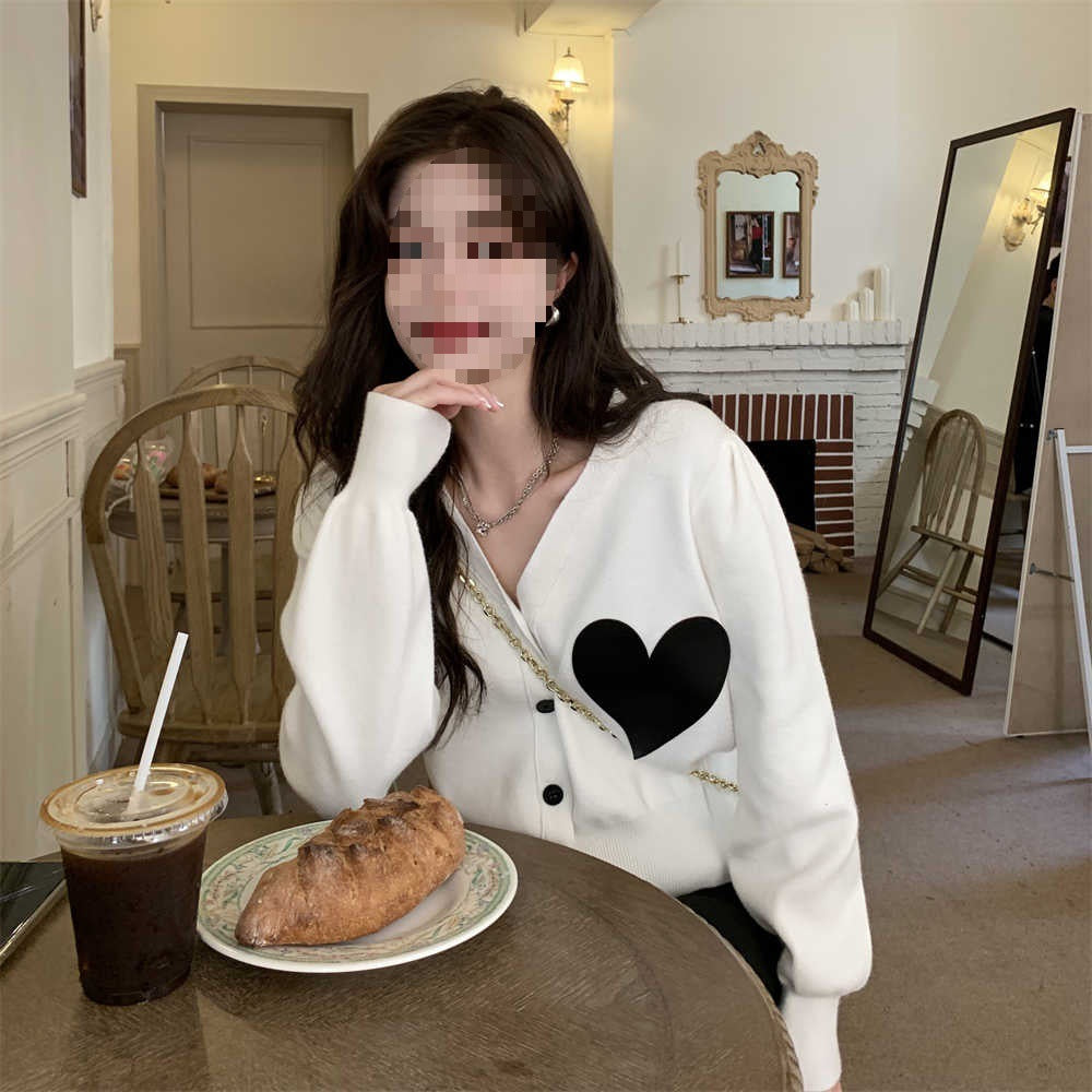 ハートワンポイントVネックニットカーディガン