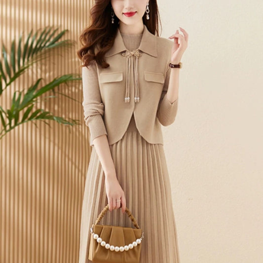 襟付きショートジャケット＆プリーツニットワンピース